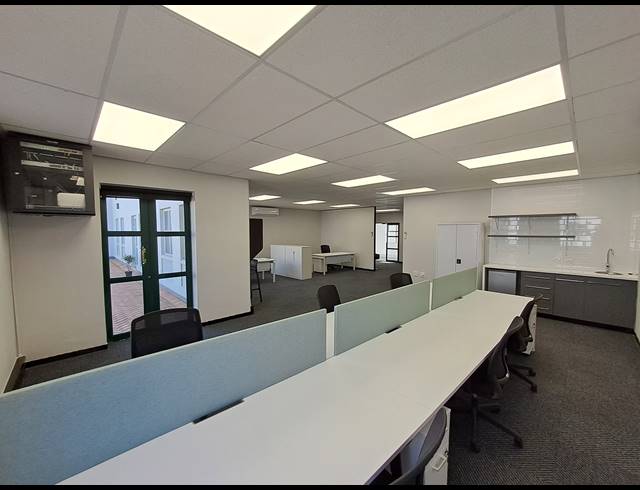 130M² OFFICE TO LET IN HYDE PARK